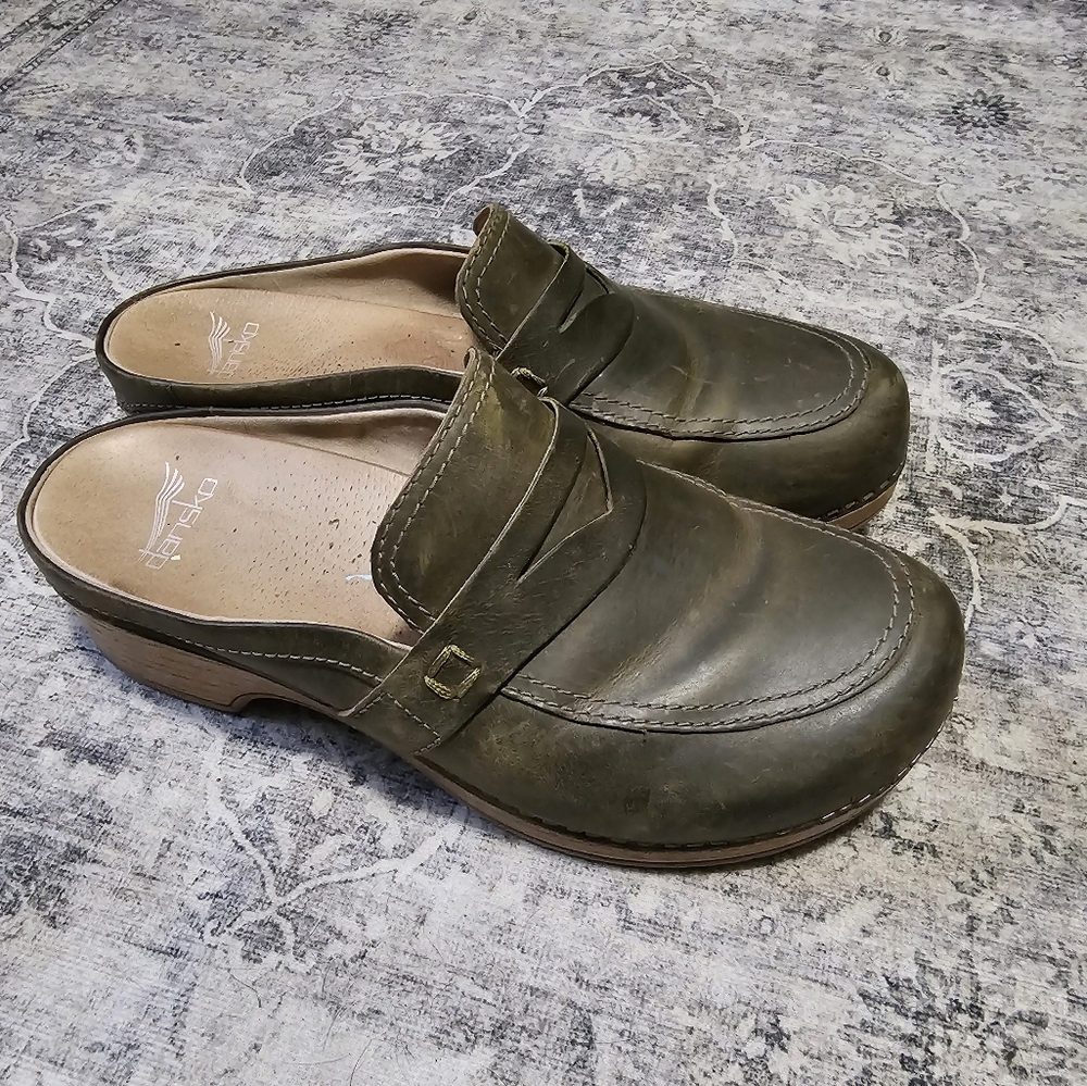 Womens Dansko Bel Oiled Leather Clog,Olive Green,Size 39